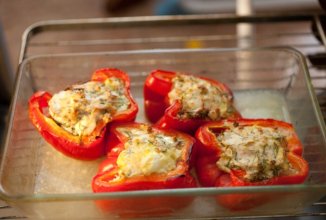 Перцы, фаршированные курицей и грибами