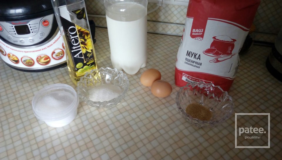 Быстрые блины на дрожжах и молоке - Шаг 1