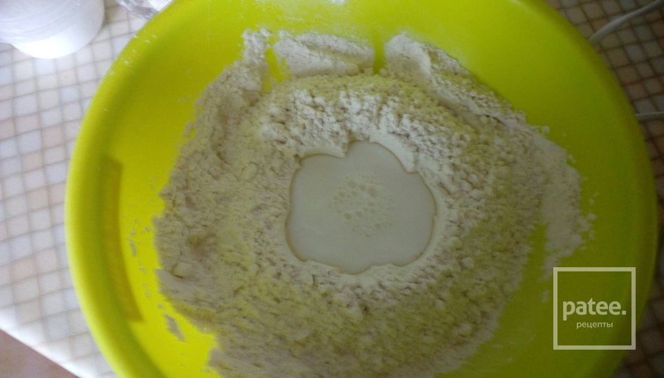 Быстрые блины на дрожжах и молоке - Шаг 2