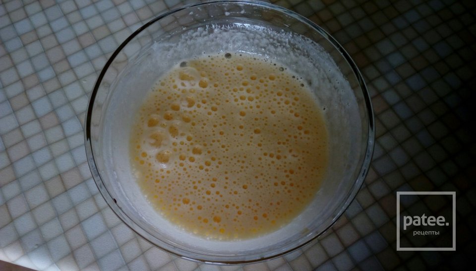 Быстрые блины на дрожжах и молоке - Шаг 3
