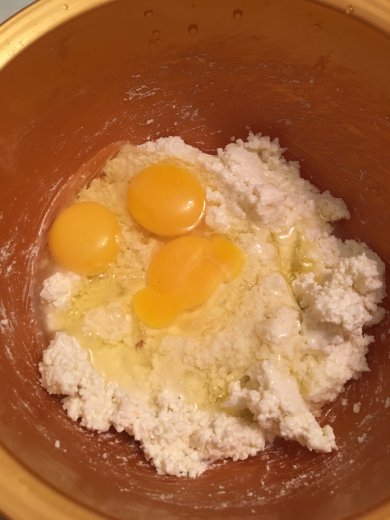 Творожная запеканка с изюмом 🍮 - Шаг 2