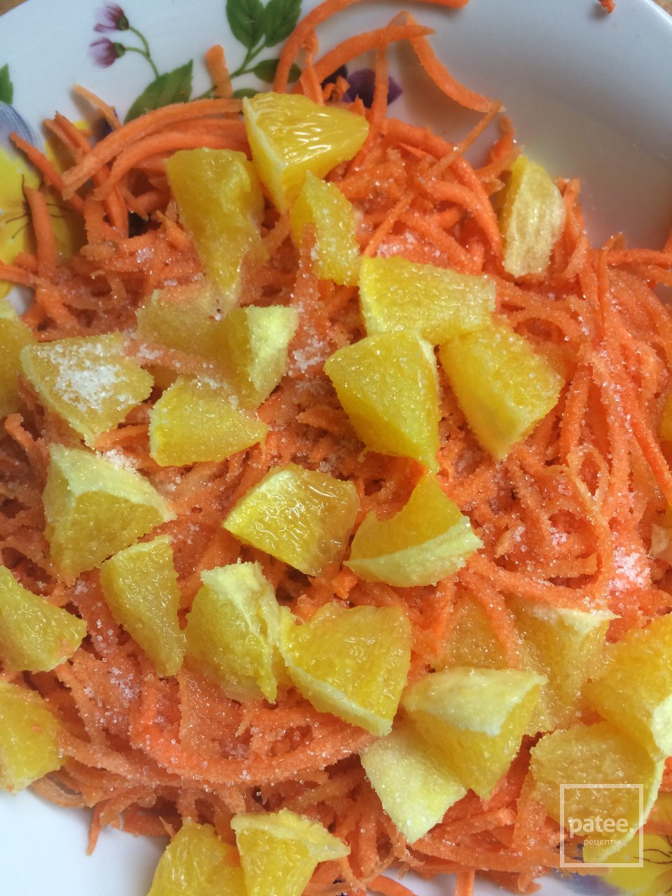 Морковный салат с апельсинами и сухариками. - Шаг 5