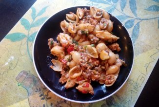 Макароны по-флотски с соусом "Долмио".