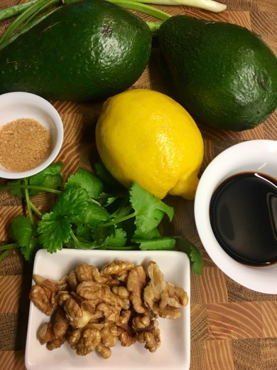 Аппетитный салат "Азия" с авокадо и соевым соусом - Шаг 1