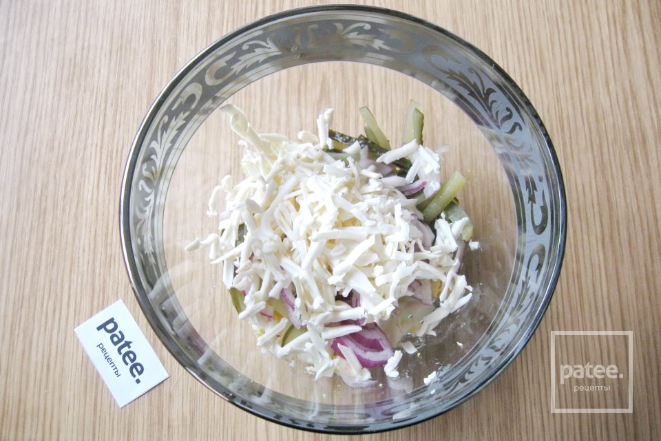Салат с кальмарами и плавленым сыром - Шаг 5