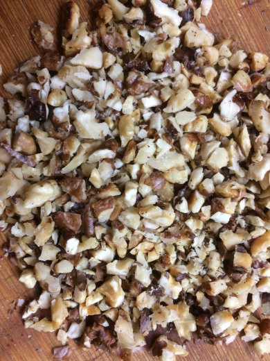 Свекольный салат с сыром Бри и грецкими орехами. - Шаг 2