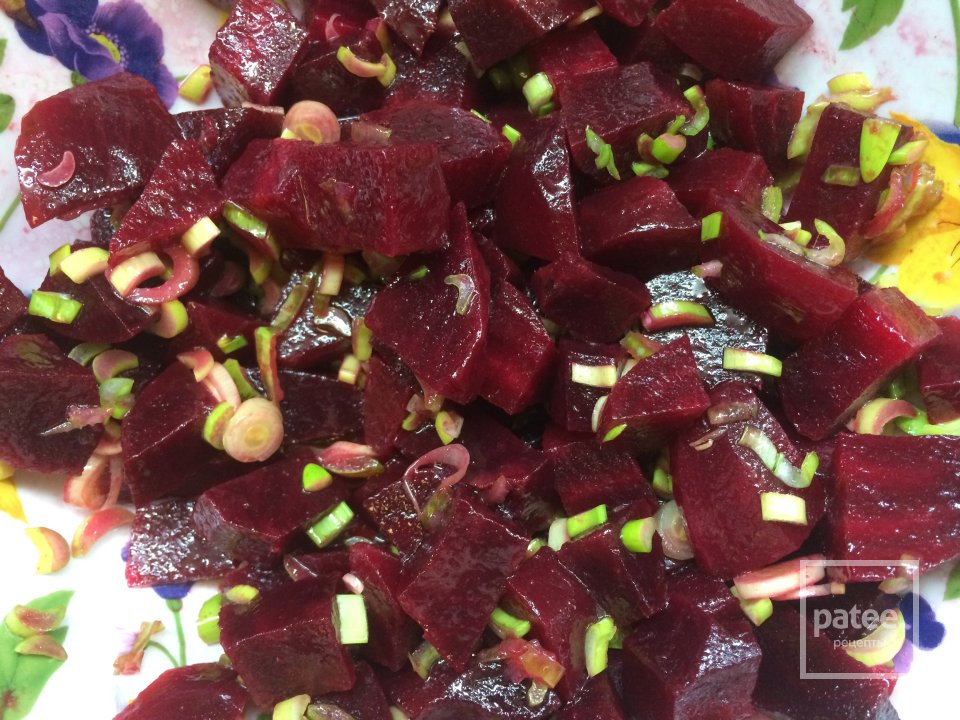 Свекольный салат с сыром Бри и грецкими орехами. - Шаг 4