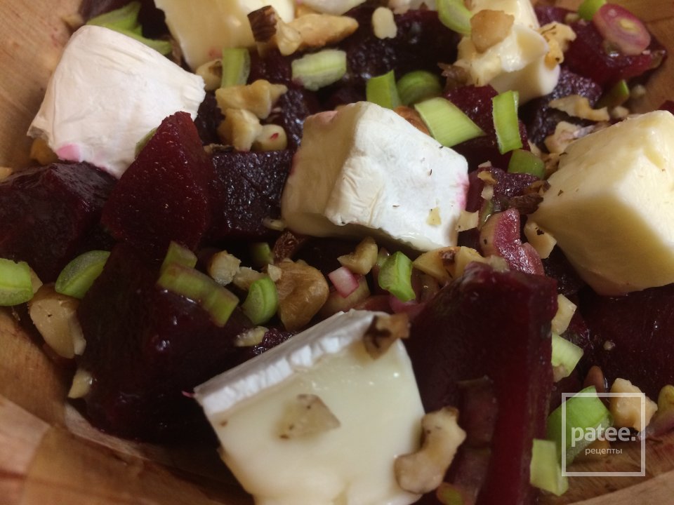 Свекольный салат с сыром Бри и грецкими орехами. - Шаг 5