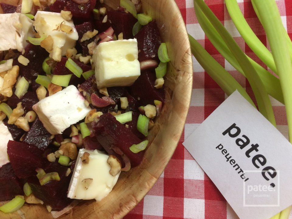 Свекольный салат с сыром Бри и грецкими орехами. - Шаг 6