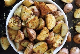 Картофель с соусом песто и сыром