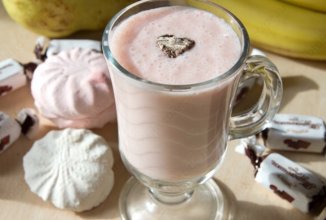 Коктейль из кефира, зефира и банана