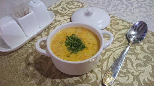 Сырный суп с консервированной горбушей
