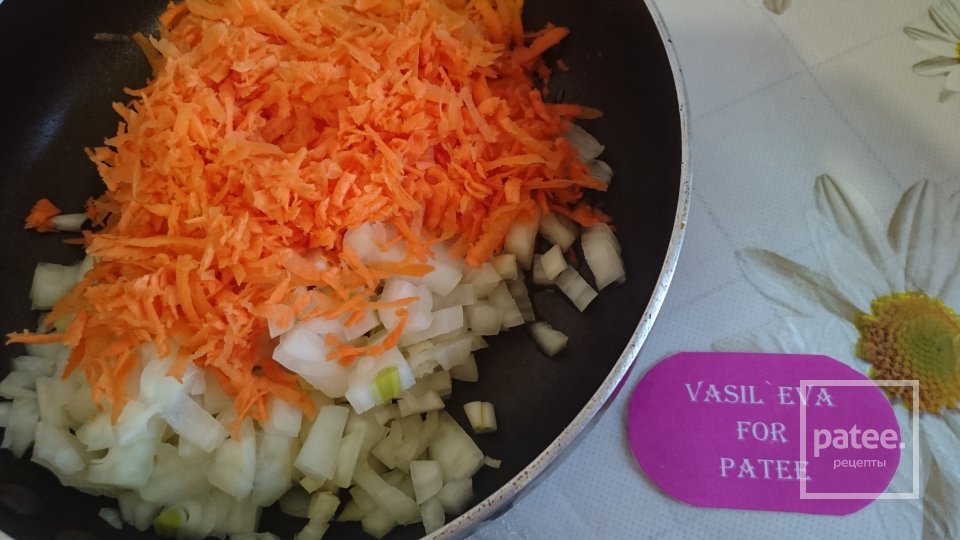 Сырный суп с консервированной горбушей - Шаг 4