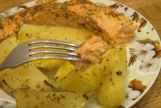 Картофель и рыба на пару в мультиварке.