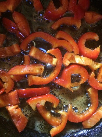 Салат из курицы и карамелизированных яблок. - Шаг 1