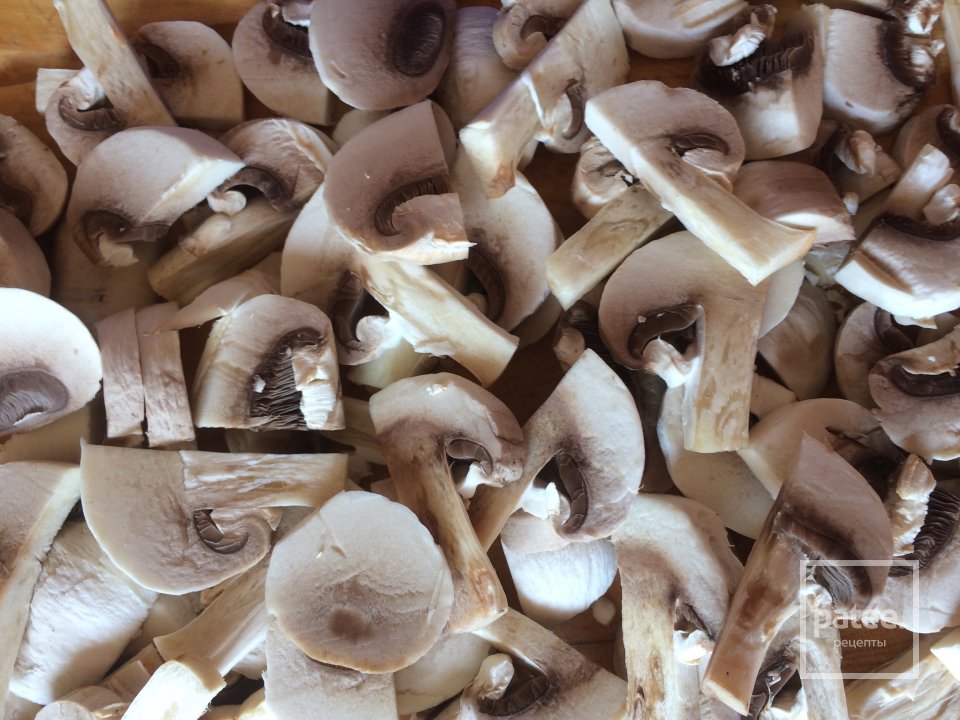 Хек на овощной подушке, с хреном и сметаной. - Шаг 2