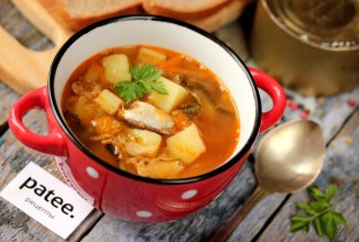 Щи с килькой в томате и савойской капустой