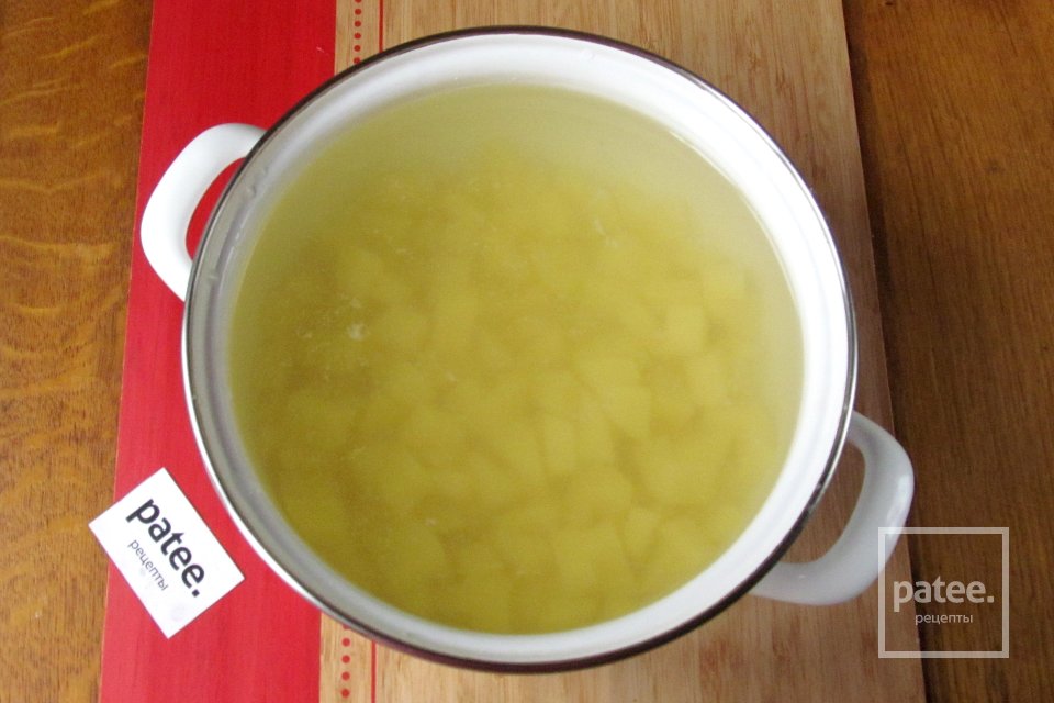 Щи с килькой в томате и савойской капустой - Шаг 3