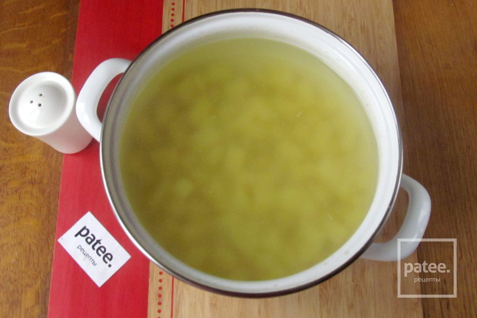 Щи с килькой в томате и савойской капустой - Шаг 9