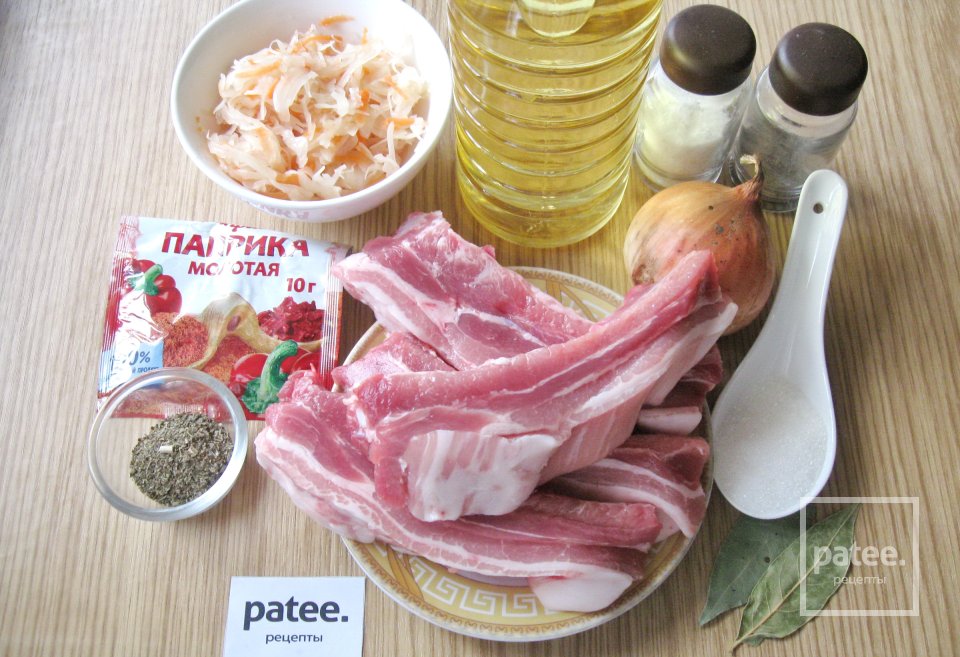 Свиные ребрышки с квашеной капустой в духовке - Шаг 1