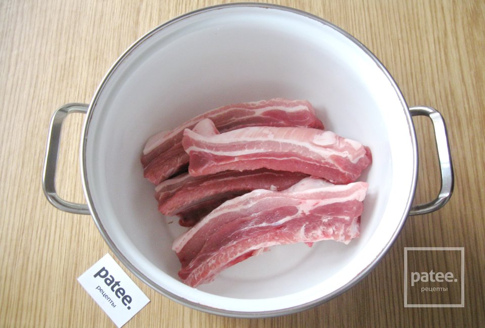 Свиные ребрышки с квашеной капустой в духовке - Шаг 2