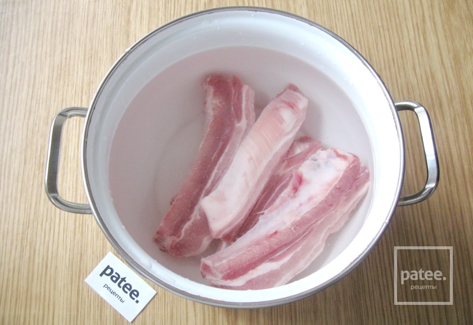 Свиные ребрышки с квашеной капустой в духовке - Шаг 3