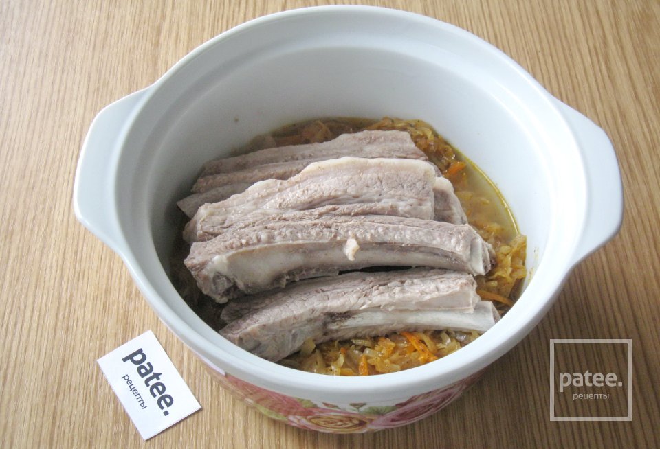 Свиные ребрышки с квашеной капустой в духовке - Шаг 14