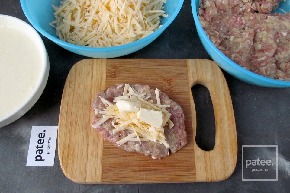 Мясные зразы с сыром в кляре - Шаг 14