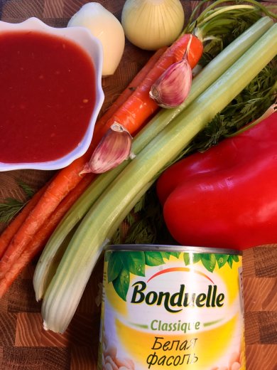 "Супчик-голубчик" с молодой морковью, сельдереем и сладкой кукурузой. - Шаг 1