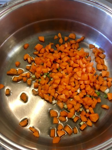 "Супчик-голубчик" с молодой морковью, сельдереем и сладкой кукурузой. - Шаг 3