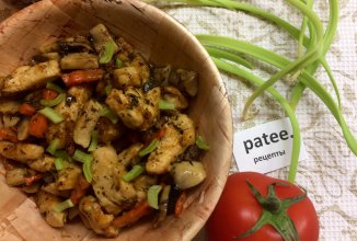 Курица с овощами в вине.