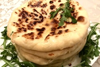 Чуду с творогом, зеленью и козьим сыром.