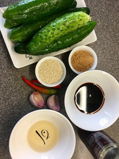 Хрустящие "Битые" огурчики по-китайски - Шаг 1