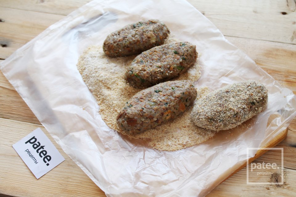 Котлеты из гречки с грибами и зеленью - Шаг 11