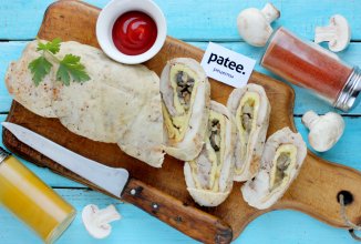 Руляда из курицы с омлетом и грибами