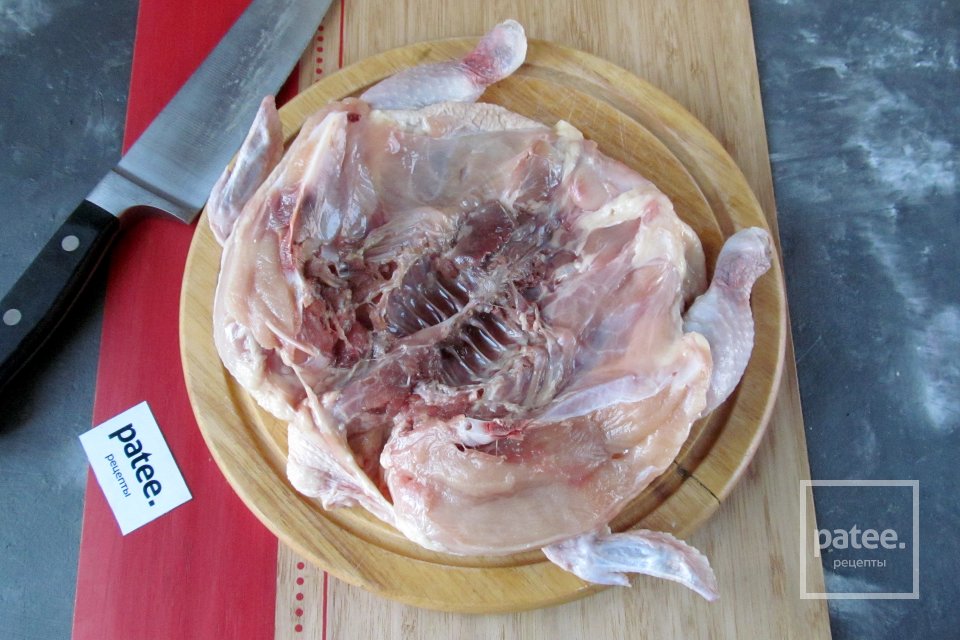 Руляда из курицы с омлетом и грибами - Шаг 3