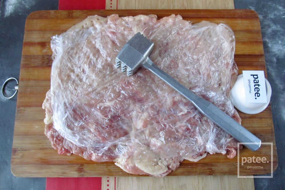 Руляда из курицы с омлетом и грибами - Шаг 6