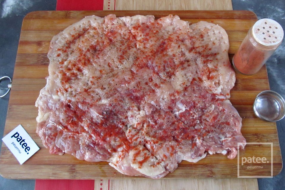 Руляда из курицы с омлетом и грибами - Шаг 9