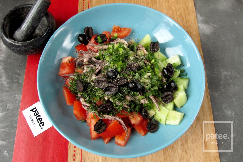 Средиземноморский салат с осьминогами - Шаг 12