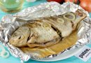 Карась, запеченный в духовке в фольге