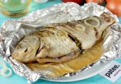 Карась, запеченный в духовке в фольге