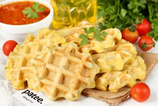 Вафли с курицей и зелёным луком