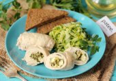 Куриные рулетики с творогом и зеленью