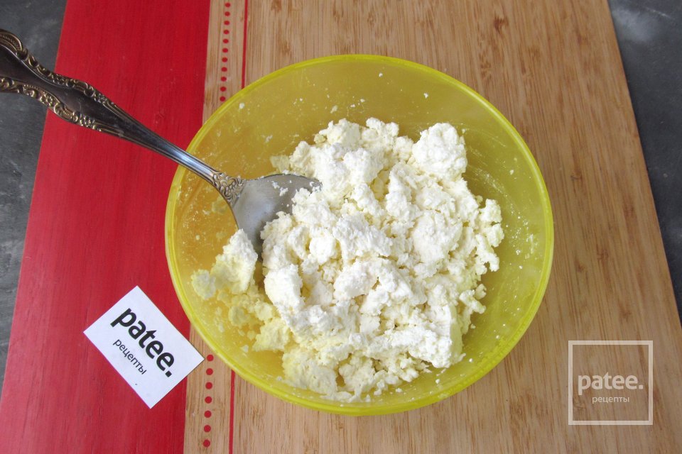 Куриные рулетики с творогом и зеленью - Шаг 2