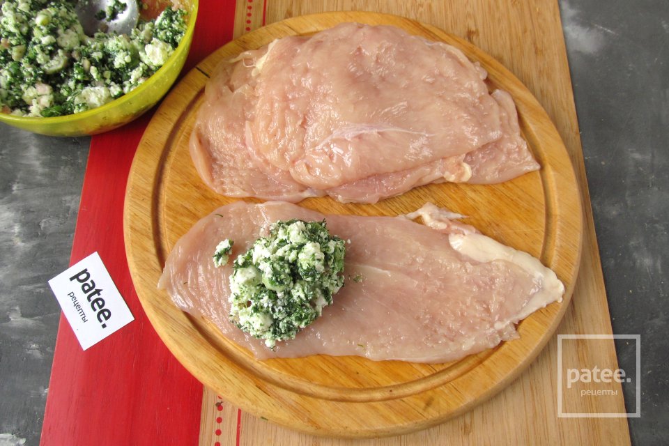 Куриные рулетики с творогом и зеленью - Шаг 10