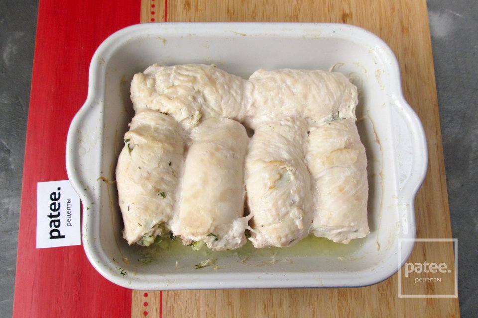 Куриные рулетики с творогом и зеленью - Шаг 13