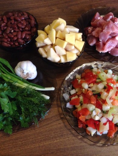 Мясо тушёное с овощами и фасолью. - Шаг 1