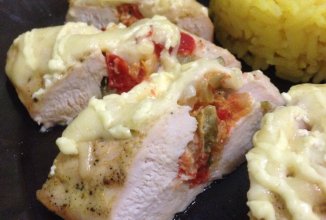 Куриная грудка фаршированное овощами.