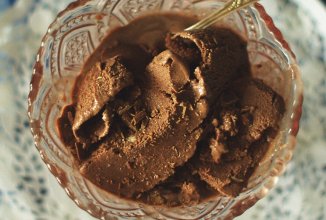 Банановое мороженое с шоколадом