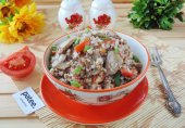 Постная гречневая каша с грибами и помидорами
